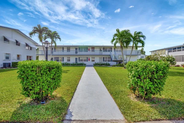 Property Slideshow image 2 of 40 | 162 sheffield g, West Palm Beach, FL, 33417