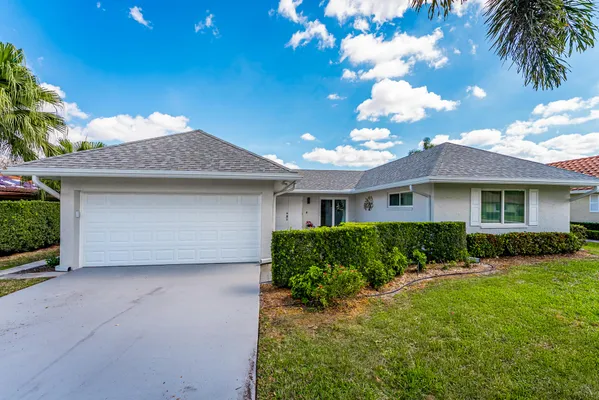 Property Slideshow image 2 of 43 | 10370 greentrail dr, Boynton Beach, FL, 33436
