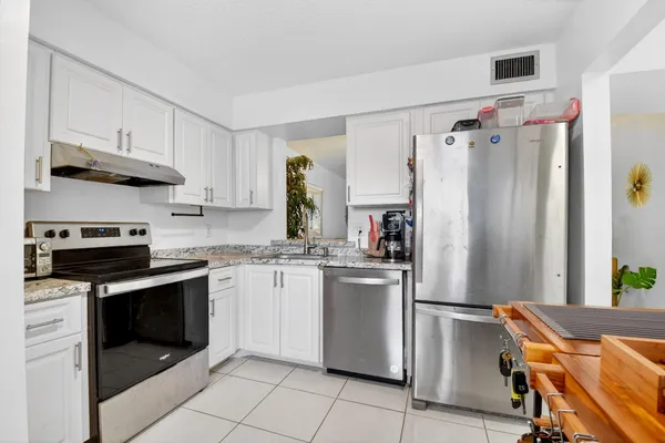 Property Slideshow image 3 of 57 | 14723 cumberland dr 308, Delray Beach, FL, 33446