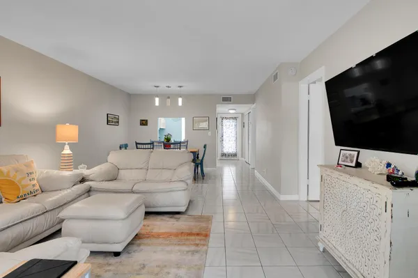 Property Slideshow image 3 of 31 | 31 abbey ln apt 101, Delray Beach, FL, 33446