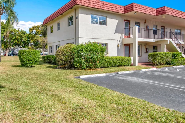 Property Slideshow image 2 of 31 | 31 abbey ln apt 101, Delray Beach, FL, 33446