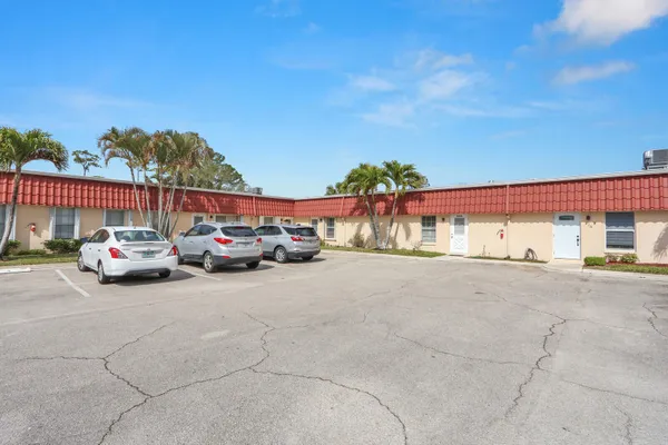 Property Slideshow image 2 of 37 | 615 laconia cir a, Lake Worth, FL, 33467