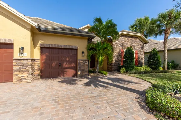 Property Slideshow image 3 of 50 | 3399 siena cir, Wellington, FL, 33414