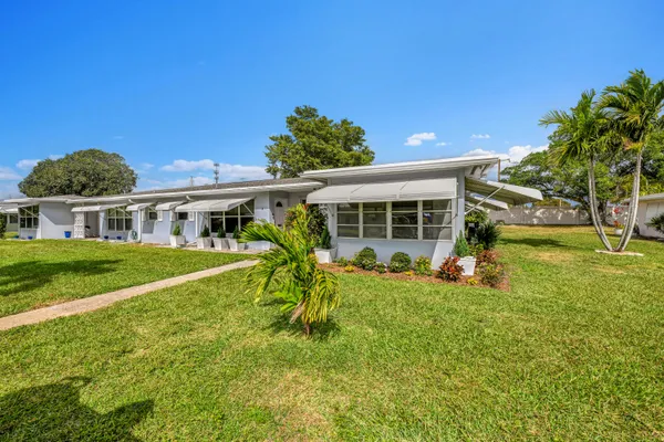 Property Slideshow image 2 of 22 | 285 main blvd d, Boynton Beach, FL, 33435