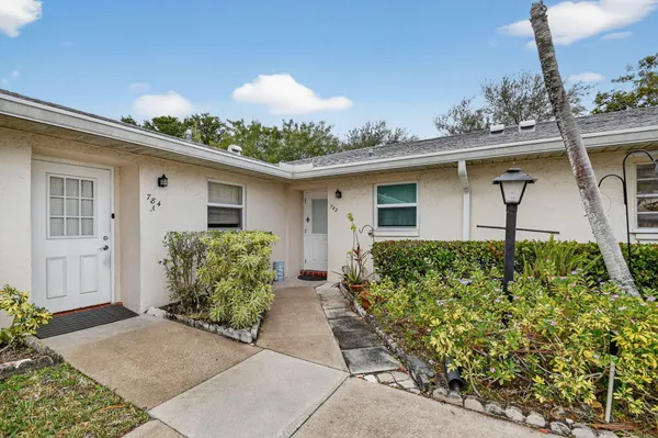 Property Slideshow image 2 of 41 | 782 nantucket cir # 782, Lake Worth, FL, 33467