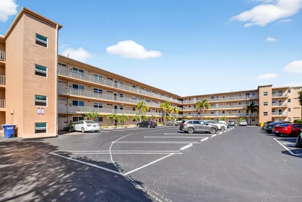 Property Slideshow image 2 of 25 | 2515 ne 2nd ct 204, Boynton Beach, FL, 33435