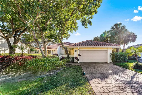 Property Slideshow image 3 of 84 | 39 hampshire ln, Boynton Beach, FL, 33436
