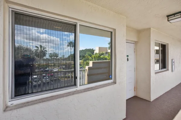 Property Slideshow image 2 of 46 | 7763 southampton ter 303, Tamarac, FL, 33321