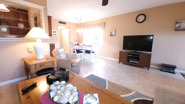 Property Slideshow image 2 of 48 | 81 coventry d, West Palm Beach, FL, 33417