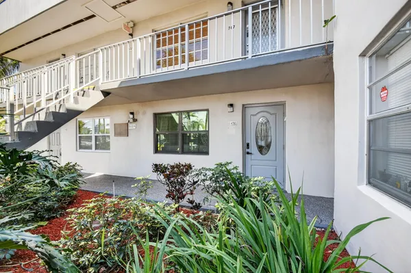 Property Slideshow image 3 of 46 | 743 burgundy p p, Delray Beach, FL, 33484