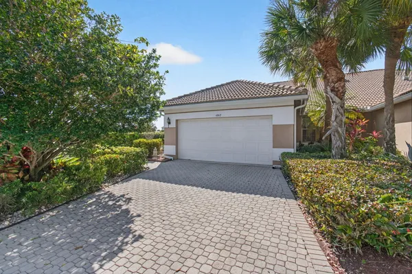 Property Slideshow image 2 of 110 | 6862 swansea ln, Boynton Beach, FL, 33472