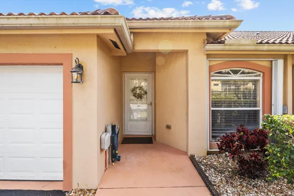 Property Slideshow image 3 of 21 | 4720 lucerne lakes blvd 810, Lake Worth, FL, 33467