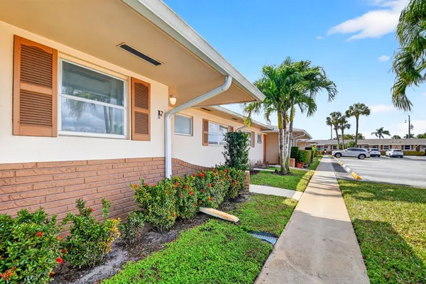 Property Slideshow image 3 of 58 | 2593 dudley dr w f, West Palm Beach, FL, 33415