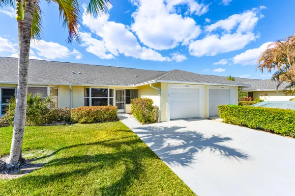 Property Slideshow image 3 of 31 | 10924 se stonehill ln, Hobe Sound, FL, 33455