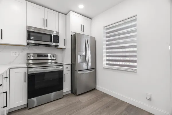 Property Slideshow image 3 of 30 | 5 abbey ln 207, Delray Beach, FL, 33446