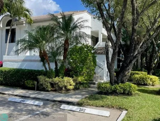 Property Slideshow image 2 of 43 | 7485 glendevon ln 1108, Delray Beach, FL, 33446