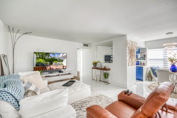 Property Slideshow image 3 of 13 | 330 andover m, West Palm Beach, FL, 33417