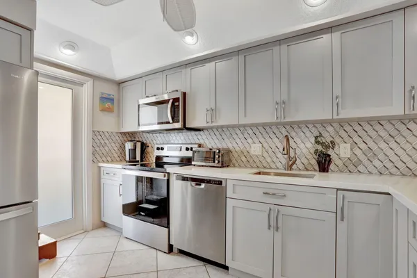 Property Slideshow image 3 of 33 | 2731 ne 14th street cswy 702, Pompano Beach, FL, 33062