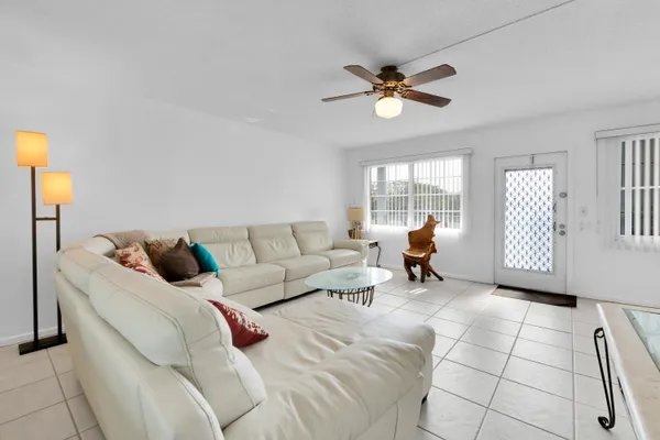 Property Slideshow image 3 of 24 | 250 richmond f 250, Deerfield Beach, FL, 33442