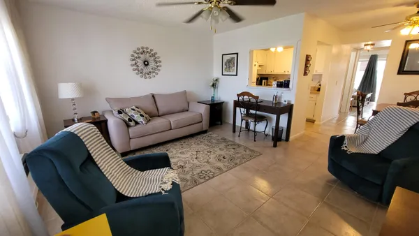 Property Slideshow image 2 of 61 | 114 chatham e unit e, West Palm Beach, FL, 33417