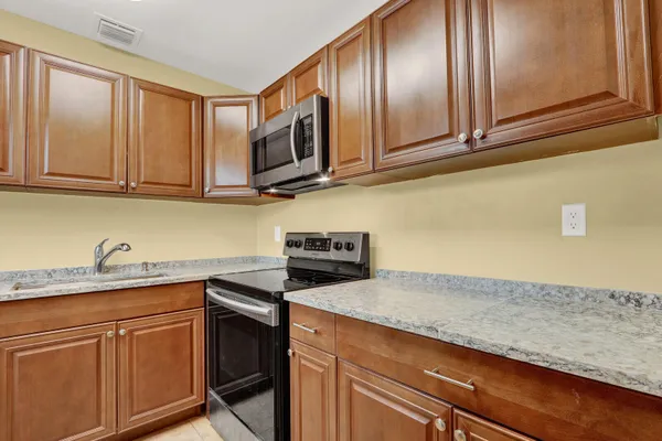 Property Slideshow image 2 of 14 | 184 norwich h h, West Palm Beach, FL, 33417