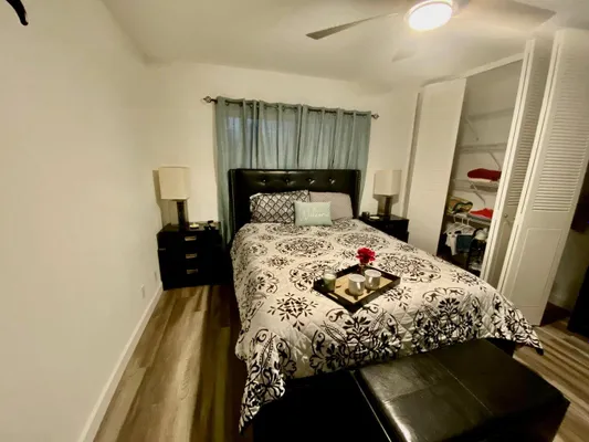 Property Slideshow image 3 of 24 | 2546 dudley dr h, West Palm Beach, FL, 33415