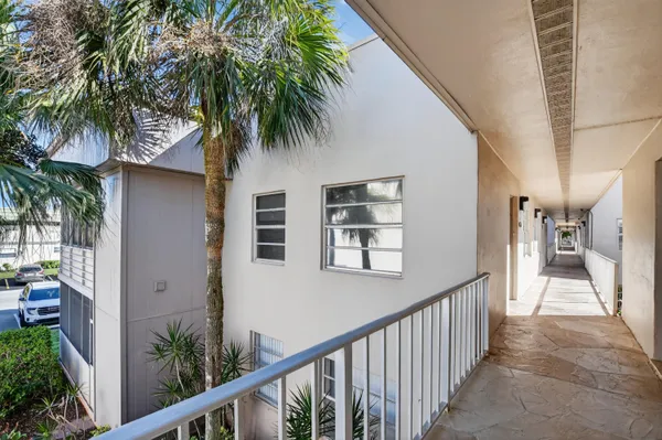Property Slideshow image 2 of 41 | 805 flanders q # 805, Delray Beach, FL, 33484