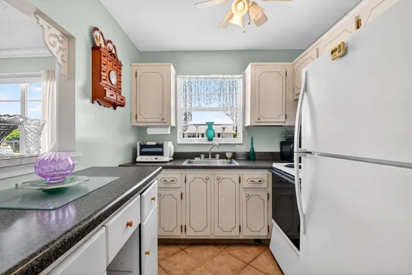 Property Slideshow image 3 of 38 | 126 kingswood f # 126, West Palm Beach, FL, 33417
