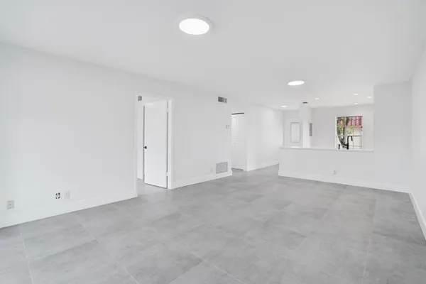 Property Slideshow image 3 of 29 | 737 nantucket cir b, Lake Worth, FL, 33467