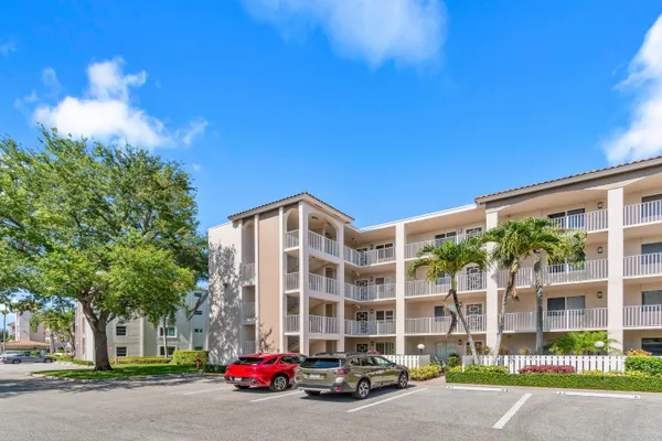 Property Slideshow image 2 of 48 | 14112 huntington pointe dr 210, Delray Beach, FL, 33484