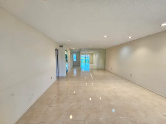 Property Slideshow image 2 of 18 | 21815 arriba real 12e, Boca Raton, FL, 33433