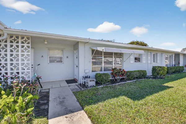 Property Slideshow image 2 of 22 | 220 high point ct b, Delray Beach, FL, 33445