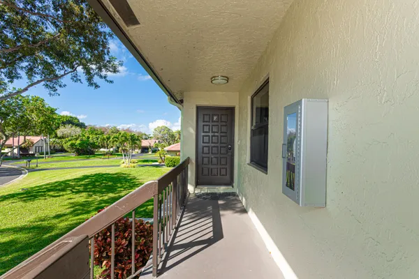 Property Slideshow image 3 of 56 | 8545 casa del lago f, Boca Raton, FL, 33433