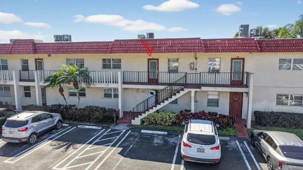 Property Slideshow image 2 of 51 | 33 abbey ln 207, Delray Beach, FL, 33446