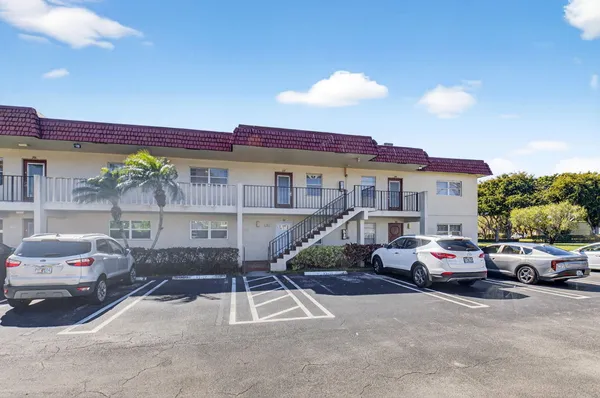 Property Slideshow image 3 of 51 | 33 abbey ln 207, Delray Beach, FL, 33446