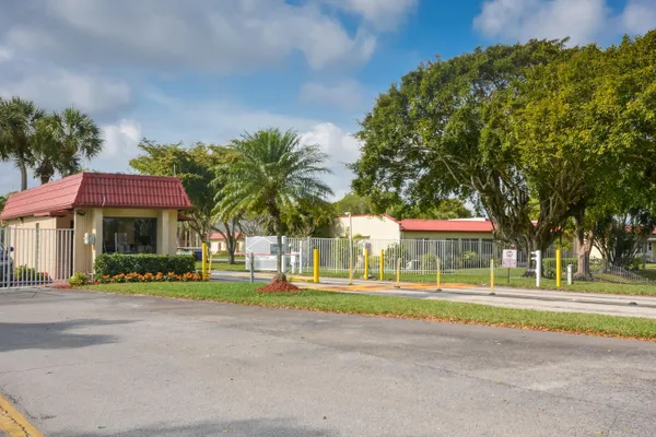 Property Slideshow image 3 of 28 | 477 lake dora dr, West Palm Beach, FL, 33411