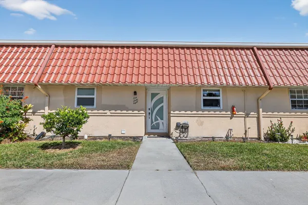 Property Slideshow image 2 of 52 | 168 amherst ln, Lake Worth, FL, 33467