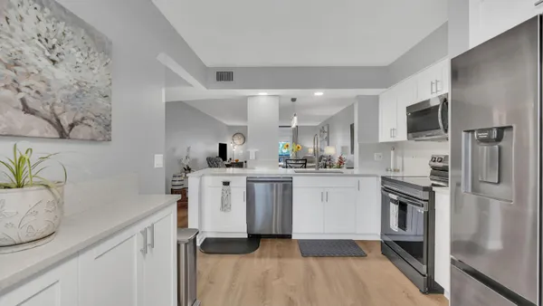 Property Slideshow image 3 of 39 | 14701 cumberland dr 1070, Delray Beach, FL, 33446