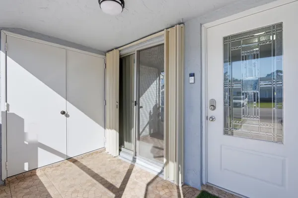 Property Slideshow image 2 of 18 | 4330 lucerne villas ln, Lake Worth, FL, 33467