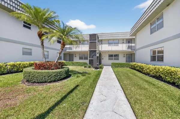 Property Slideshow image 2 of 37 | 205 flanders e, Delray Beach, FL, 33484