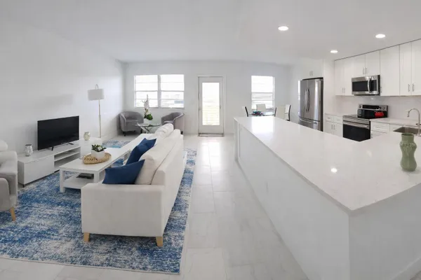 Property Slideshow image 2 of 28 | 2003 lincoln a a, Boca Raton, FL, 33434