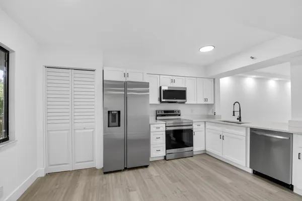 Property Slideshow image 3 of 67 | 14475 strathmore ln 208, Delray Beach, FL, 33446