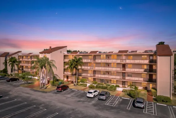 Property Slideshow image 2 of 36 | 27 abbey ln 307, Delray Beach, FL, 33446