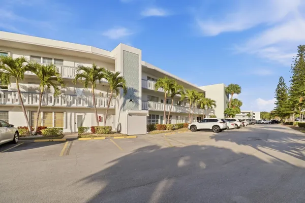 Property Slideshow image 2 of 15 | 307 wellington a a, West Palm Beach, FL, 33417