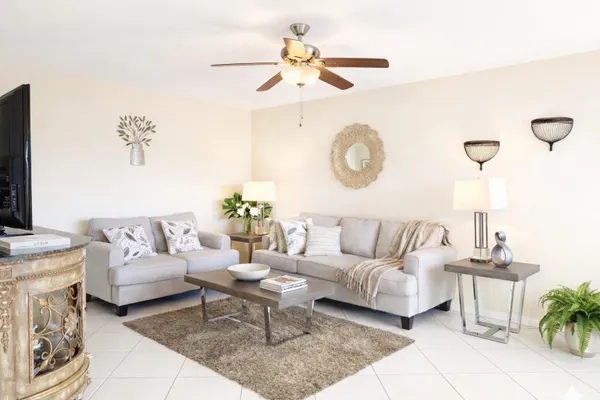 Property Slideshow image 2 of 22 | 33 preston a a, Boca Raton, FL, 33434