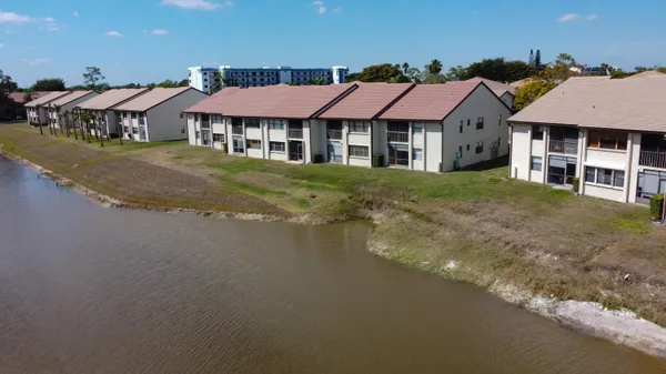 Property Slideshow image 3 of 54 | 7674 tahiti ln 101, Lake Worth, FL, 33467