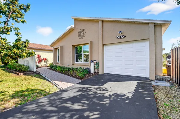 Property Slideshow image 2 of 60 | 5198 mirror lakes blvd, Boynton Beach, FL, 33472