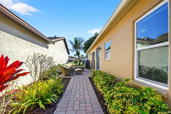 Property Slideshow image 3 of 60 | 5198 mirror lakes blvd, Boynton Beach, FL, 33472