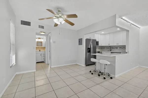 Property Slideshow image 3 of 37 | 116 oxford 200, West Palm Beach, FL, 33417