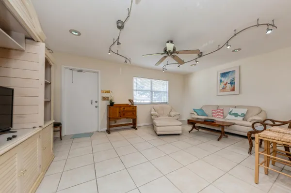 Property Slideshow image 3 of 17 | 98 waterford e unit e, Delray Beach, FL, 33446